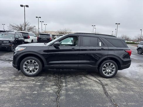 New 2026 Ford Explorer Active image 2