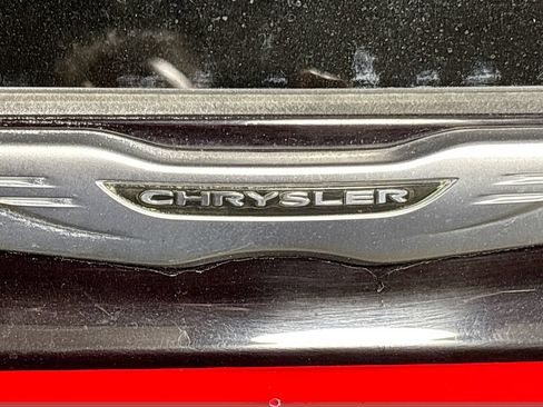 Used 2023 Chrysler Pacifica Touring-L FWD image 22