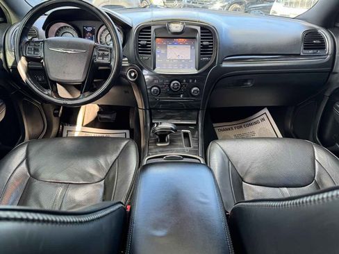 Used 2014 Chrysler 300 C image 19