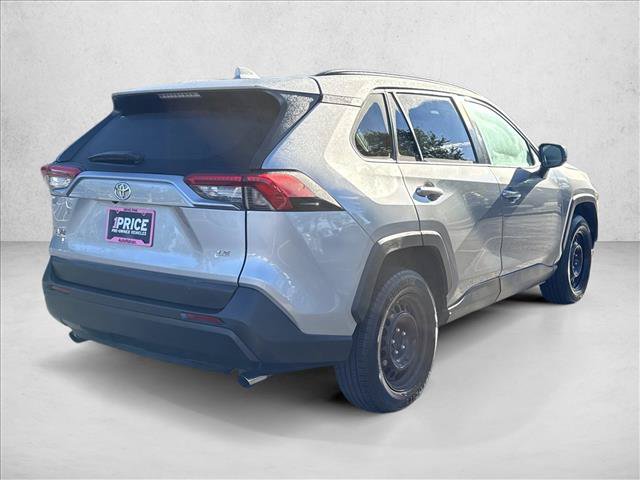 Used 2019 Toyota RAV4 LE FWD image 5