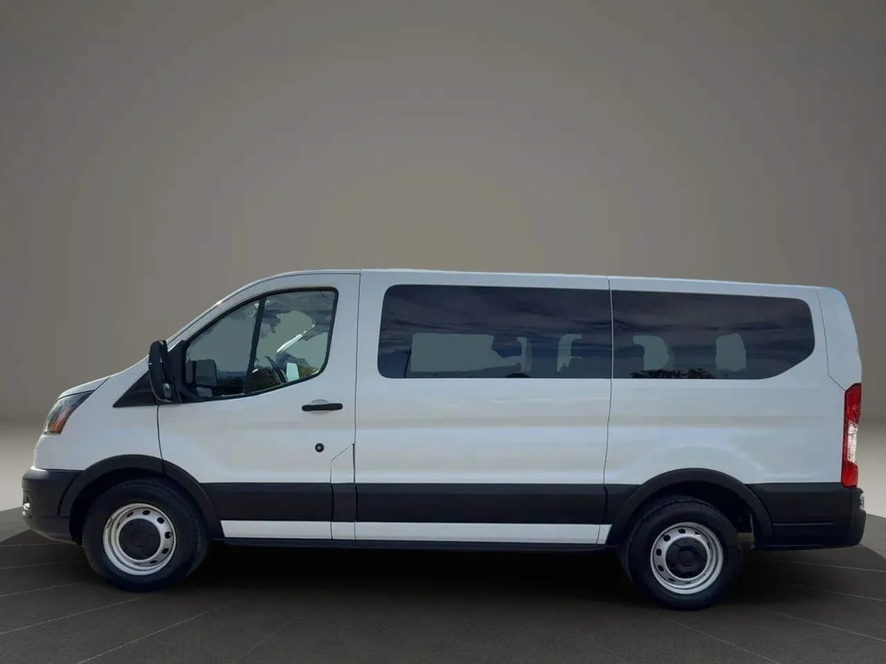 Used 2020 Ford Transit 150 XL RWD image 3