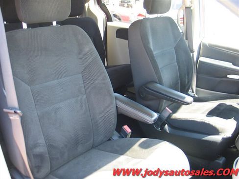 Used 2018 Dodge Grand Caravan SE w/ UConnect Hands-Free Group FWD image 19