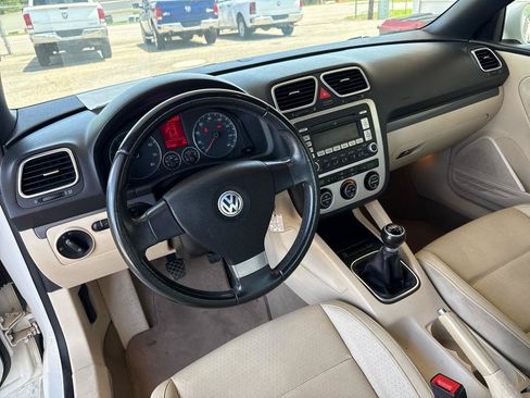 Used 2008 Volkswagen Eos FWD image 6