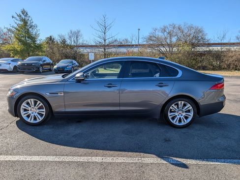 Used 2017 Jaguar XF Premium image 2