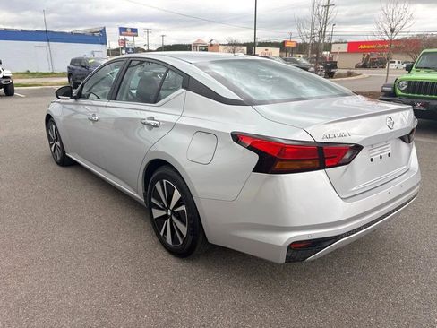 Used 2022 Nissan Altima 2.5 SV FWD image 3