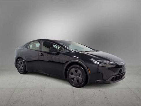 Used 2023 Toyota Prius LE image 2