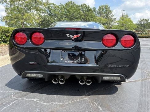 Used 2006 Chevrolet Corvette Coupe w/ Preferred Equipment Group RWD image 11