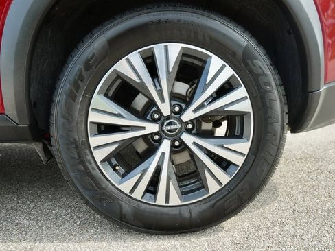 Used 2023 Nissan Rogue SV image 32