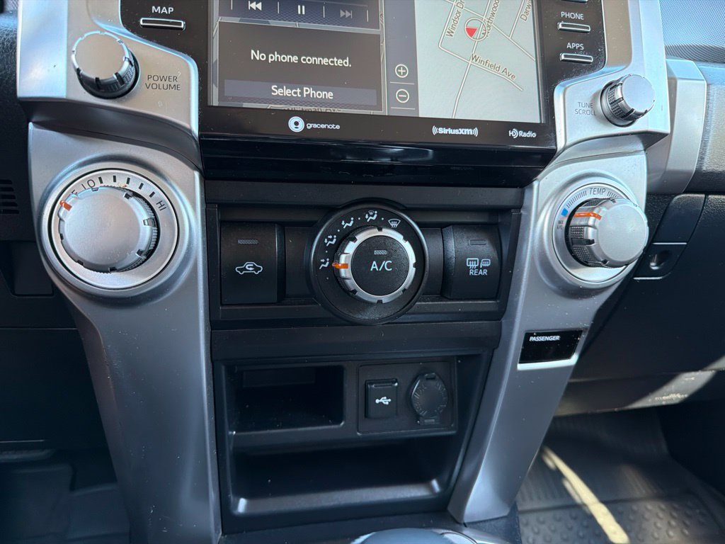 Used 2020 Toyota 4Runner SR5 AWD/4WD image 12