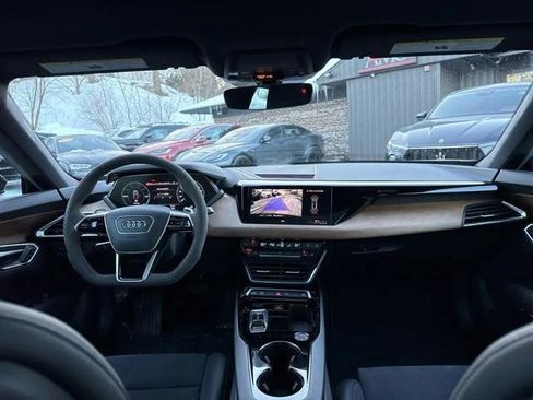 Used 2023 Audi e-tron GT Premium Plus image 35