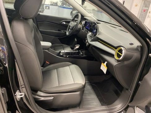 New 2025 Chevrolet Trax LT w/ Driver Confidence Package image 30