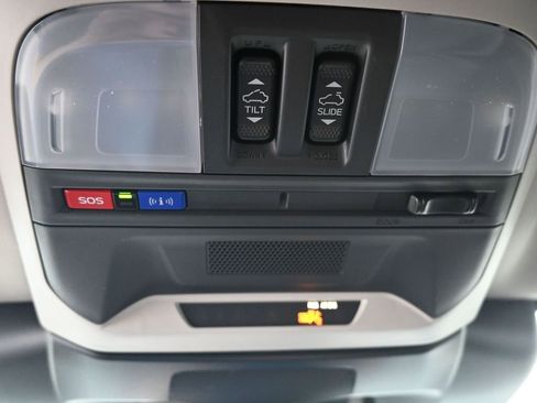 Used 2026 Subaru Crosstrek 2.0i Premium image 12