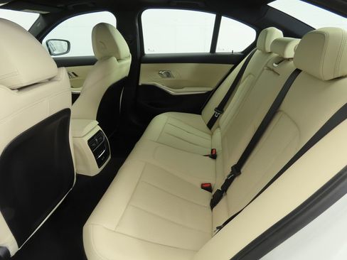 Used 2025 BMW 330i Sedan w/ Convenience Package image 23