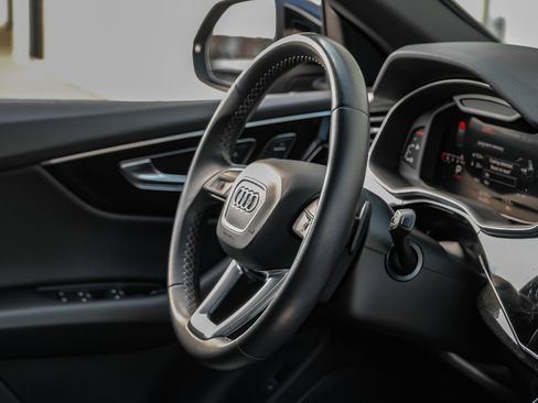 Used 2021 Audi Q8 Premium w/ Convenience Package image 16