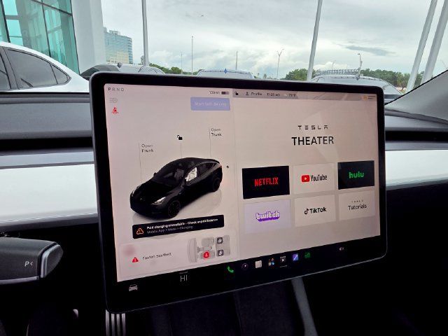 Used 2023 Tesla Model Y Long Range AWD/4WD image 33