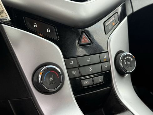 Used 2011 Chevrolet Cruze LT image 19