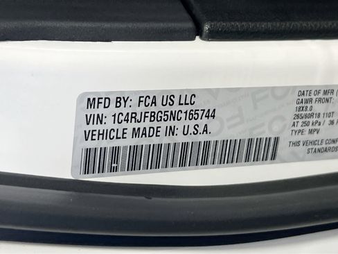 Used 2022 Jeep Grand Cherokee Limited image 31