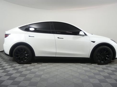Used 2023 Tesla Model Y Long Range AWD/4WD image 2