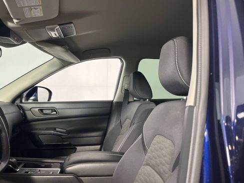 Used 2024 Nissan Pathfinder SV w/ Lighting Package (N92) image 22