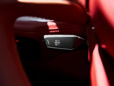 Used 2023 Bentley Bentayga AWD/4WD image 62