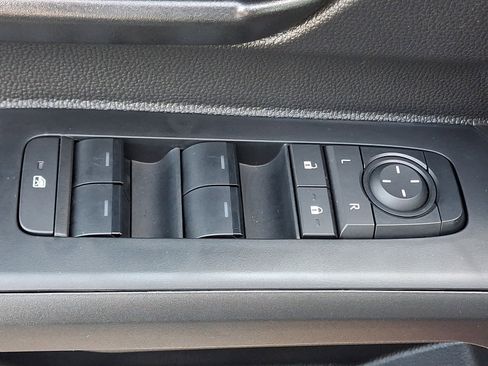 Certified 2025 Toyota Tacoma SR image 27