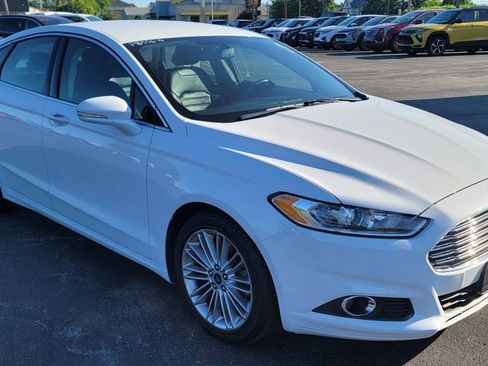 Used 2015 Ford Fusion SE w/ Equipment Group 202A FWD image 2