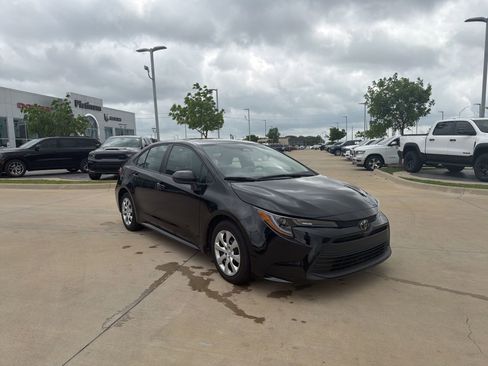 Used 2024 Toyota Corolla LE image 5