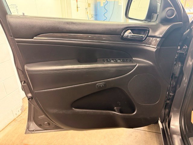 Used 2019 Jeep Grand Cherokee Overland AWD/4WD image 10