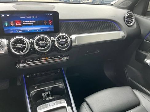 Used 2025 Mercedes-Benz GLB 250 4MATIC image 18