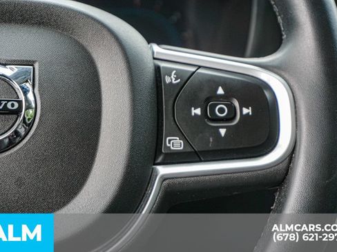Used 2022 Volvo XC60 B5 Momentum w/ Advanced Package FWD image 32