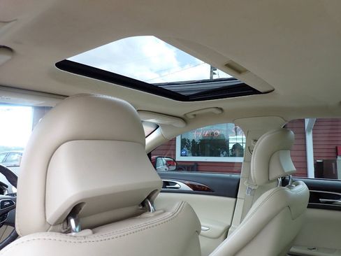 Used 2013 Lincoln MKZ FWD image 9