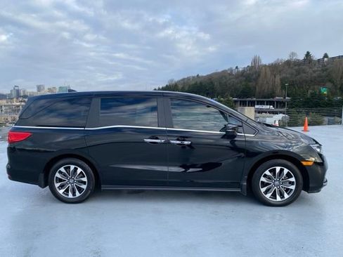 Used 2024 Honda Odyssey EX-L image 2