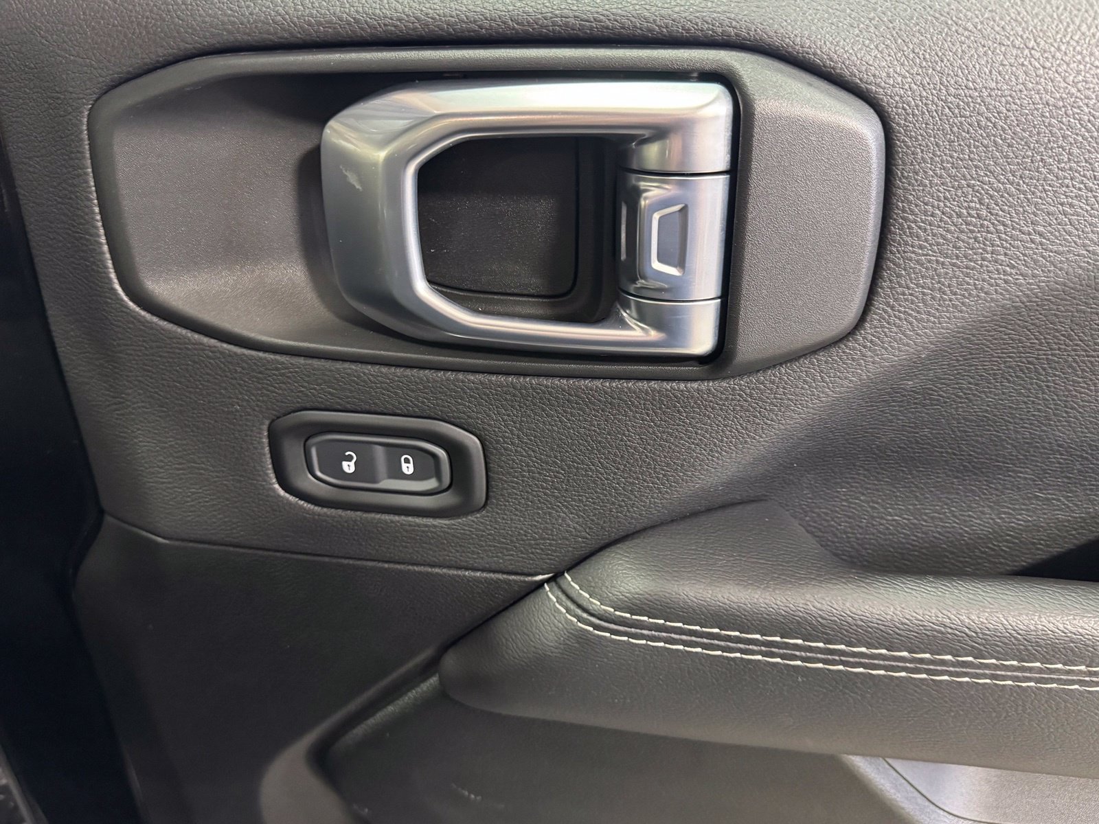 Used 2021 Jeep Wrangler Unlimited Sahara w/ Uconnect 4C Nav & Sound Group AWD/4WD image 53
