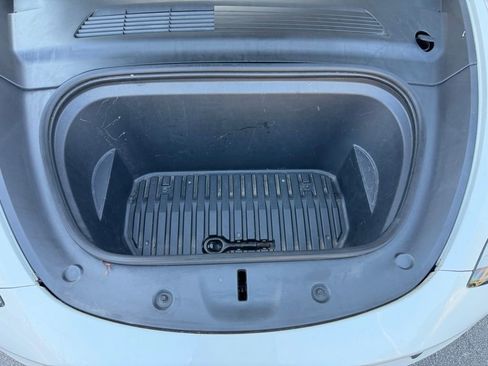 Used 2021 Tesla Model Y Long Range image 6