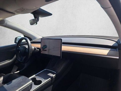 Used 2021 Tesla Model Y Long Range AWD/4WD image 17