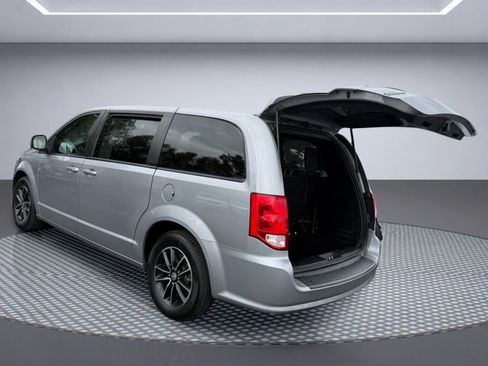 Used 2018 Dodge Grand Caravan SE FWD image 9