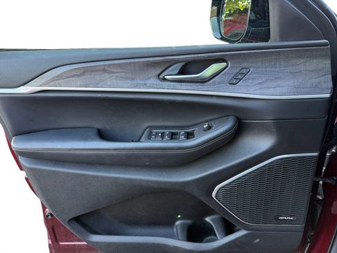 Used 2022 Jeep Grand Cherokee Limited 4xe w/ Luxury Tech Group II image 19