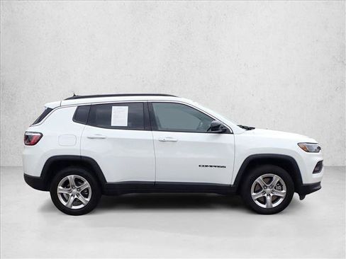 Used 2024 Jeep Compass Latitude AWD/4WD image 5