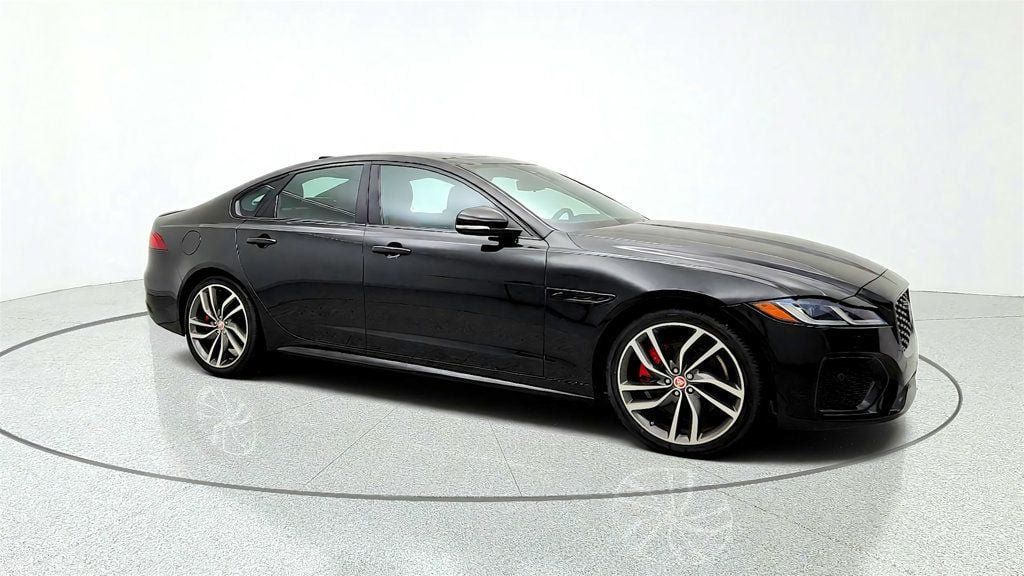 Used 2022 Jaguar XF R-Dynamic SE AWD/4WD image 3