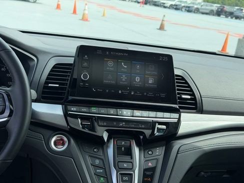 Used 2025 Honda Odyssey EX-L image 15