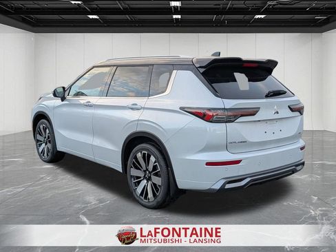 New 2026 Mitsubishi Outlander SEL image 3