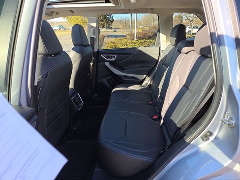 Used 2022 Subaru Forester Limited image 12