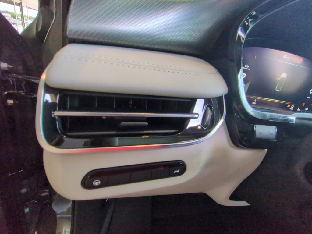 Certified 2027 INFINITI QX60 Luxe w/ Cargo Package FWD image 16