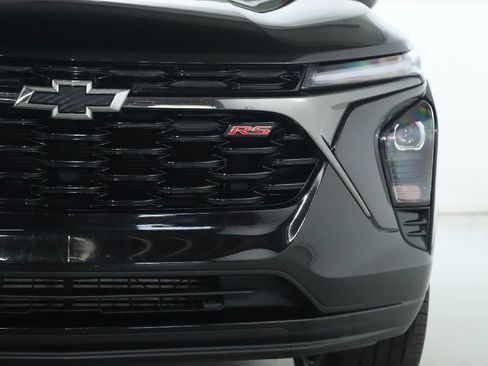 Used 2025 Chevrolet Trax RS w/ Sunroof Package FWD image 8