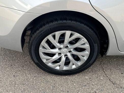 Used 2017 Toyota Corolla LE image 40