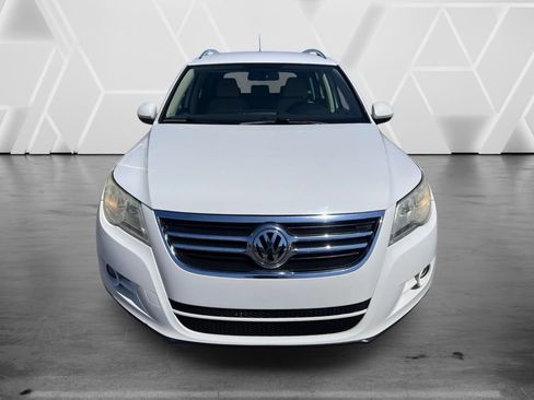 Used 2011 Volkswagen Tiguan S image 3
