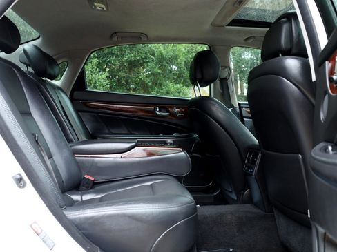 Used 2016 Hyundai Equus Signature image 18