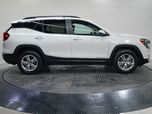 Used 2022 GMC Terrain SLE w/ Driver Convenience Package AWD/4WD image 5