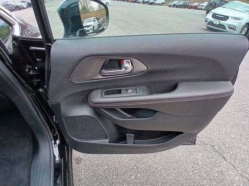 New 2026 Chrysler Pacifica Select FWD image 16