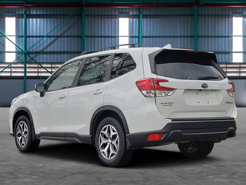 Used 2023 Subaru Forester Premium AWD/4WD image 3